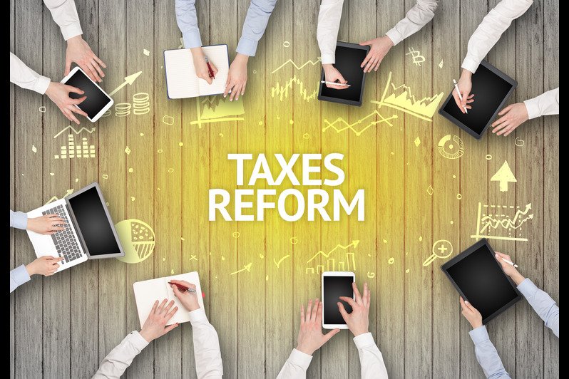 What are tax groups and when can they be formed under UAE corporate tax